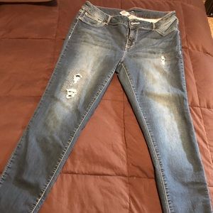 Skinny Jeans...worn look.  Super cute  and comfy😀